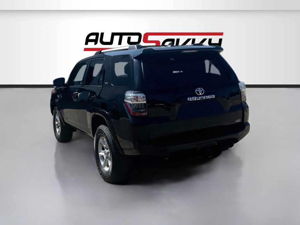 Used 2024 Toyota 4Runner SR5 Premium w/ Moonroof Package RWD image 5