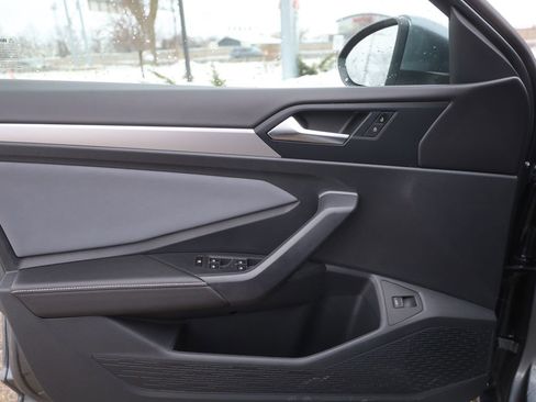 Used 2025 Volkswagen Jetta SE w/ Sunroof Package image 28