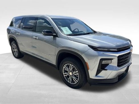 Used 2024 Chevrolet Traverse LS AWD/4WD image 10
