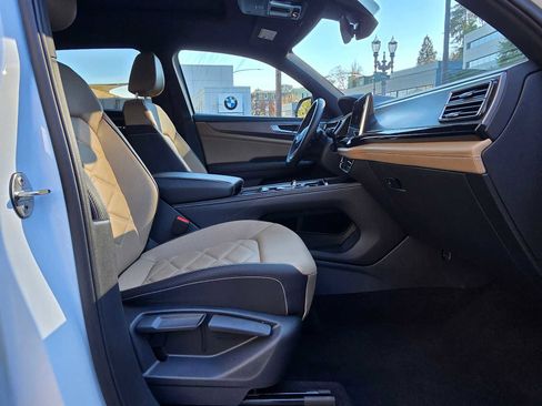 Used 2024 Volkswagen Atlas Cross Sport SE image 10