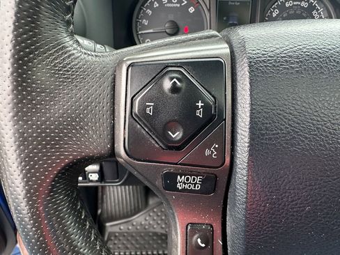 Used 2017 Toyota Tacoma TRD Sport AWD/4WD image 20