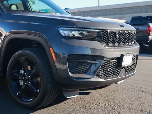 New 2025 Jeep Grand Cherokee Altitude image 7