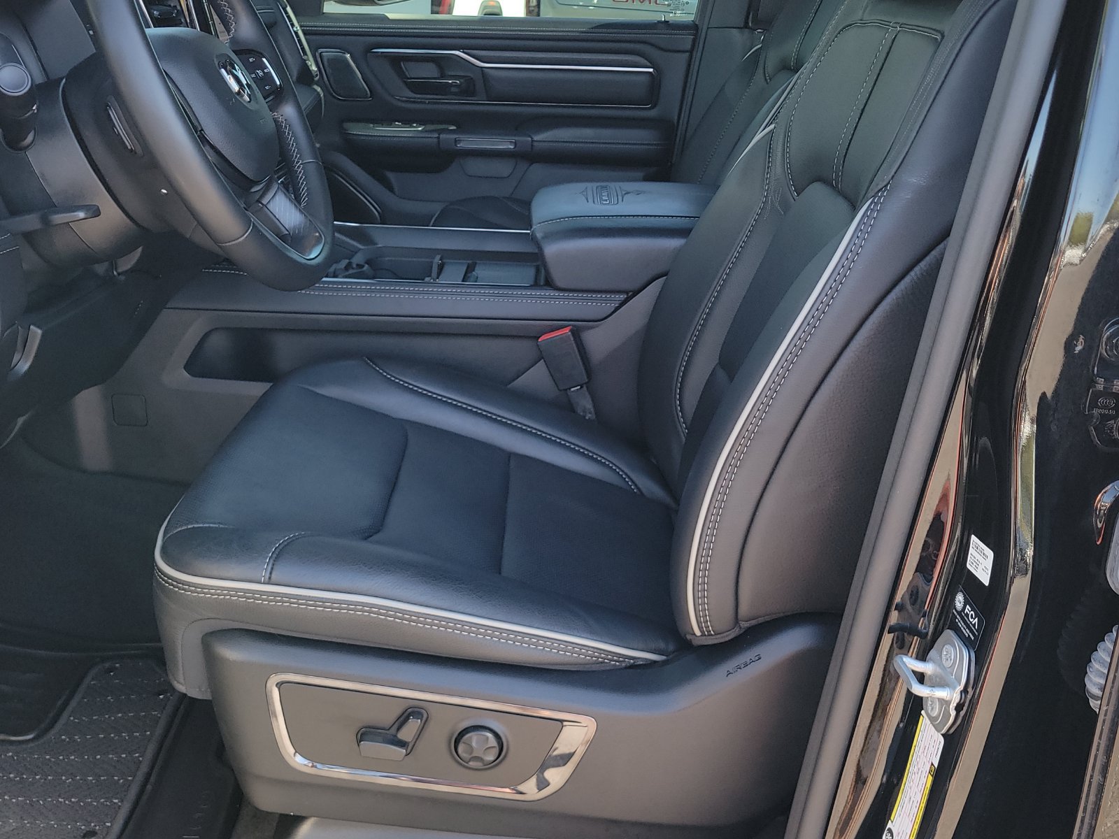 Used 2023 RAM 1500 Limited AWD/4WD image 6