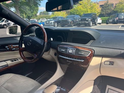 Used 2012 Mercedes-Benz CL 550 4MATIC image 28