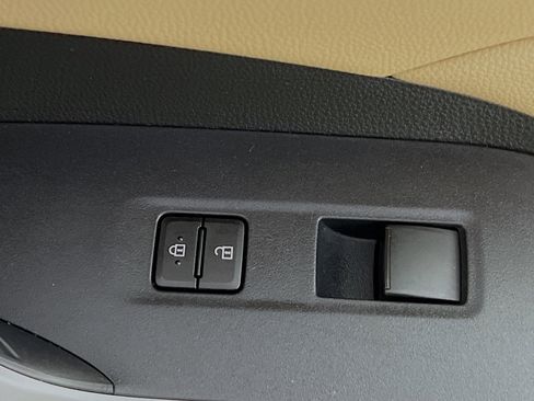 Used 2021 Toyota RAV4 LE image 31