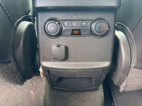 Used 2014 Ford Explorer XLT w/ Equipment Group 202A AWD/4WD image 18