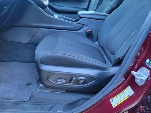 Used 2025 Jeep Grand Cherokee Laredo image 10