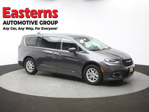 Used 2023 Chrysler Pacifica Touring-L FWD image 49