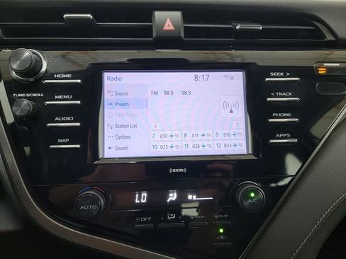 Used 2020 Toyota Camry SE FWD image 22