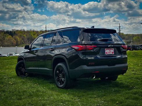 Used 2022 Chevrolet Traverse LT w/ Midnight/Sport Edition AWD/4WD image 5