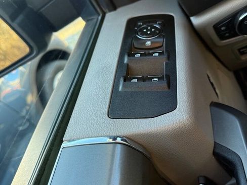 Used 2018 Ford F150 XLT w/ Equipment Group 302A Luxury image 7