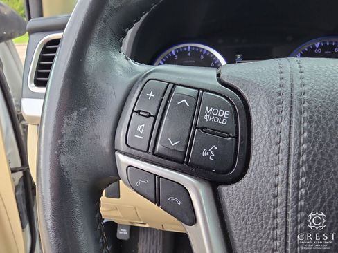 Used 2019 Toyota Highlander XLE FWD image 15
