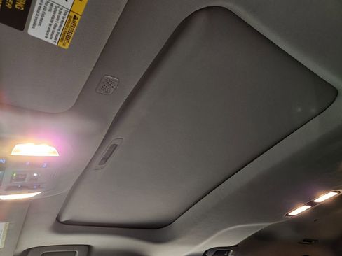 Used 2022 Toyota Highlander XLE image 45