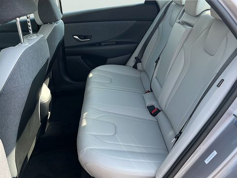 Certified 2025 Hyundai Elantra Limited FWD image 24
