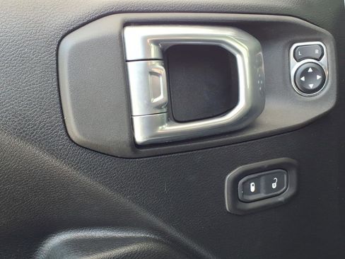 Used 2021 Jeep Wrangler Sport AWD/4WD image 32
