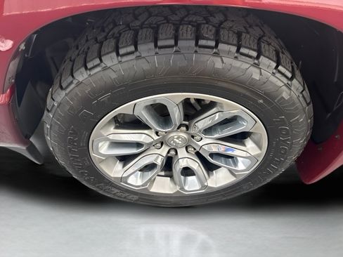 Used 2022 RAM 1500 Laramie AWD/4WD image 14