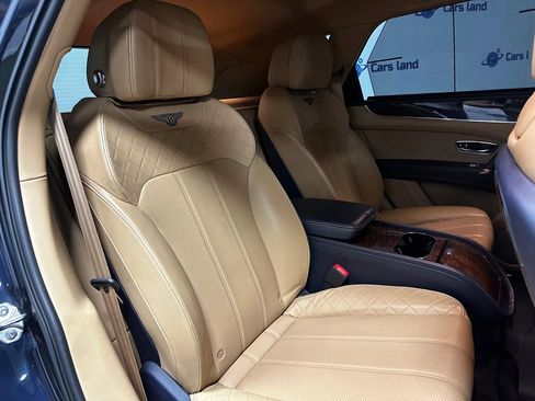 Used 2017 Bentley Bentayga AWD/4WD image 21