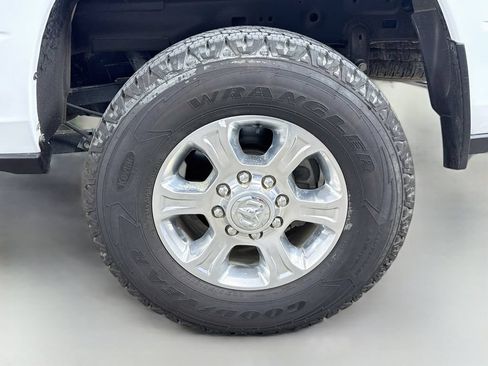 Used 2024 RAM 2500 Big Horn AWD/4WD image 30