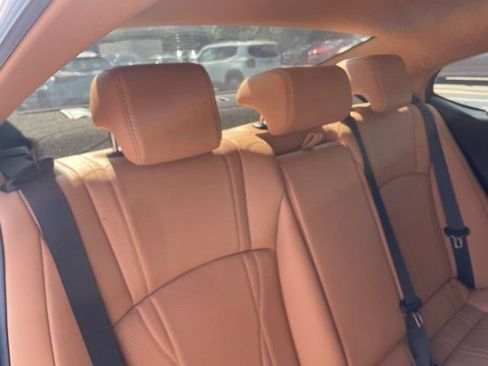 Used 2025 Lexus ES 300h w/ Technology Package FWD image 6