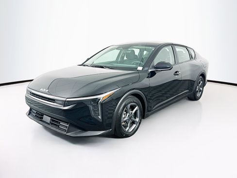Used 2025 Kia K4 FWD image 3