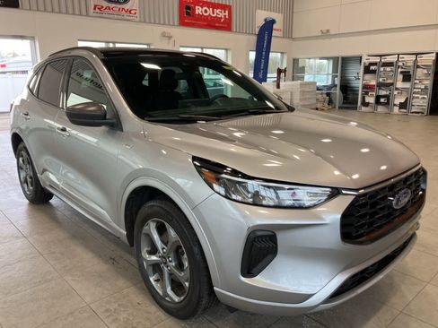 Used 2024 Ford Escape ST-Line w/ Tech Pack #1 AWD/4WD image 3