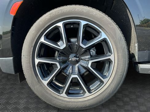 Used 2021 Chevrolet Tahoe RST w/ Luxury Package AWD/4WD image 14