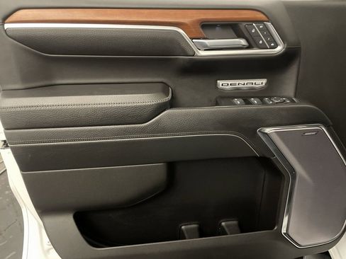 Used 2022 GMC Sierra 1500 Denali image 17