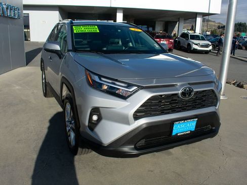 Used 2025 Toyota RAV4 XLE Premium image 10