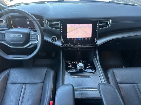Used 2023 Jeep Wagoneer Series III w/ Preferred Equipment Group AWD/4WD image 13