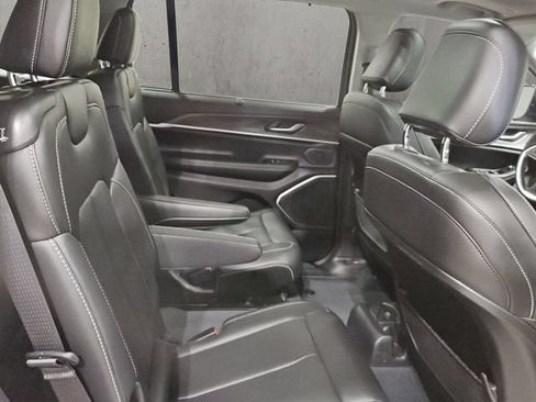 Used 2023 Jeep Grand Cherokee L Limited w/ Luxury Tech Group II AWD/4WD image 21