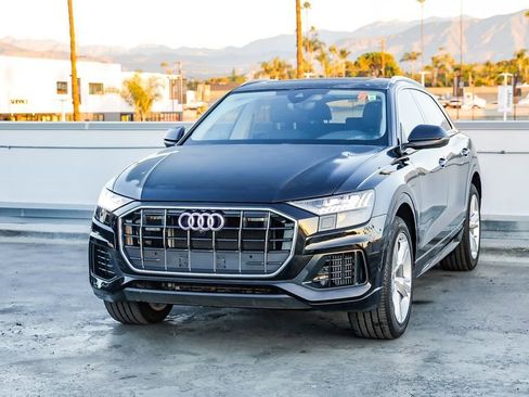 Used 2023 Audi Q8 Premium w/ Convenience Package image 4