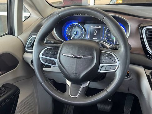 Used 2023 Chrysler Voyager LX FWD image 25