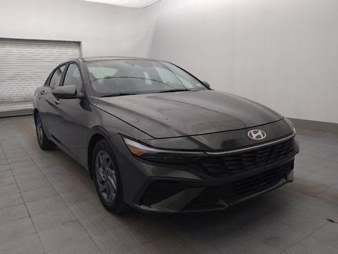 Used 2024 Hyundai Elantra SEL image 13