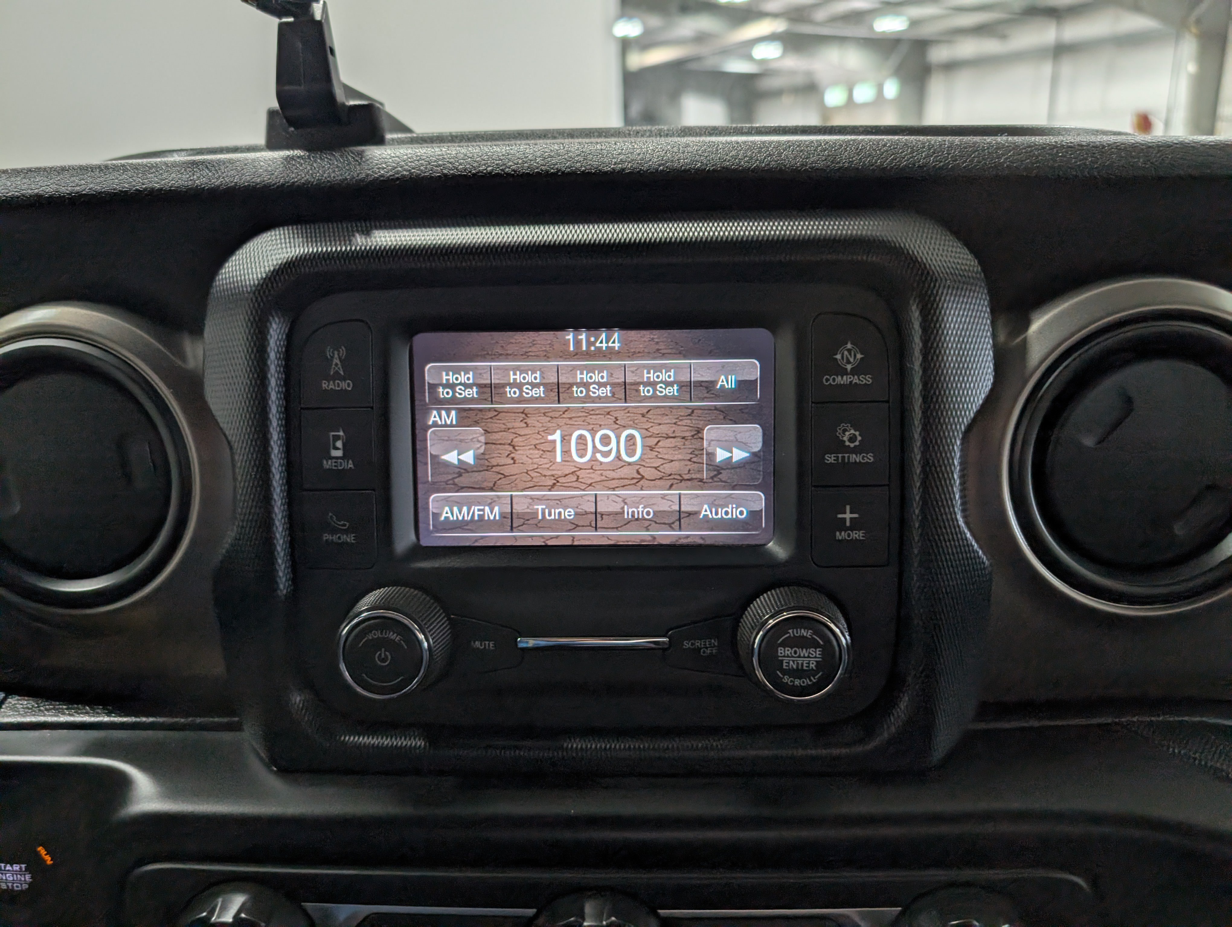 Used 2020 Jeep Wrangler Sport AWD/4WD image 18
