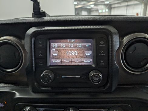 Used 2020 Jeep Wrangler Sport AWD/4WD image 18
