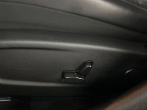 Used 2023 Chrysler 300 Touring L w/ Popular Equipment Group image 10