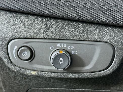 Used 2025 Chevrolet TrailBlazer LT AWD/4WD image 16