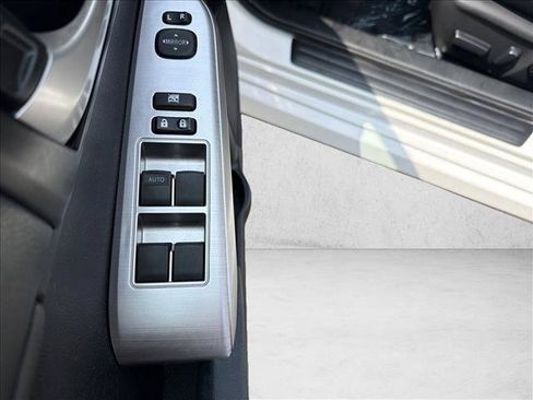 Used 2013 Toyota Camry SE FWD image 11