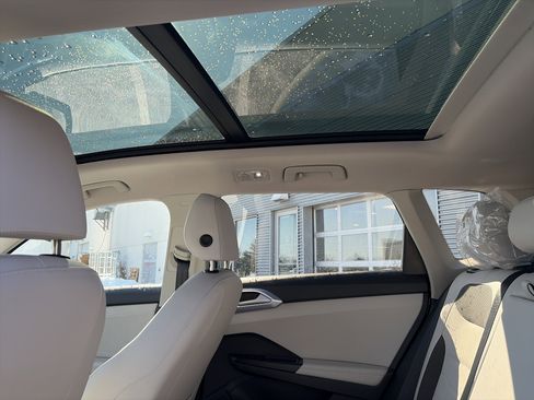 New 2026 Volkswagen Taos SE image 16