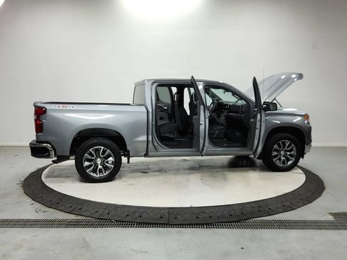 Used 2024 Chevrolet Silverado 1500 LT AWD/4WD image 17