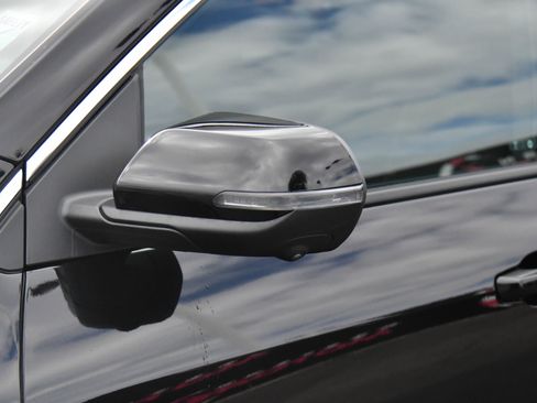 Used 2025 GMC Acadia Elevation image 14