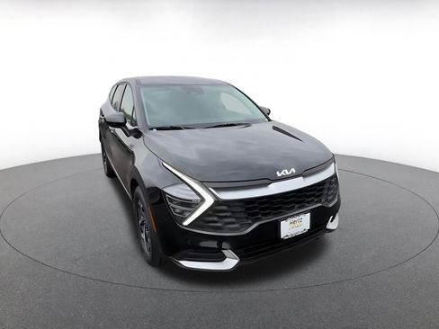 Used 2025 Kia Sportage LX image 3