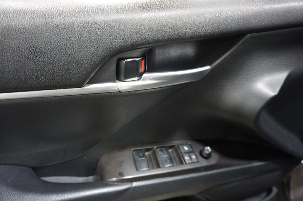 Used 2024 Toyota Camry SE FWD image 4