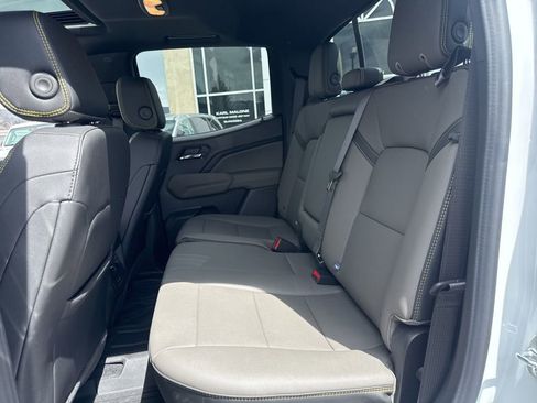 Used 2026 Chevrolet Colorado ZR2 w/ Technology Package AWD/4WD image 10