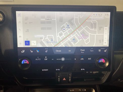 Used 2026 Lexus GX 550 w/ Accessory Package (2T) AWD/4WD image 19