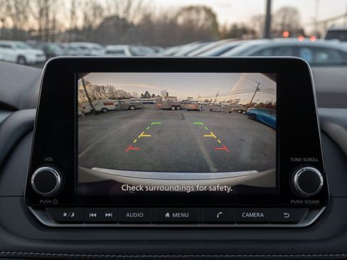 Used 2023 Nissan Rogue SV image 27