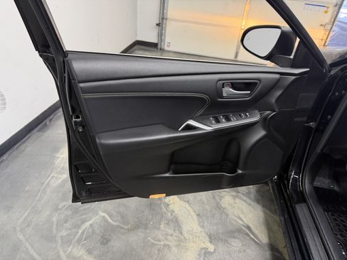 Used 2017 Toyota Camry XLE FWD image 9