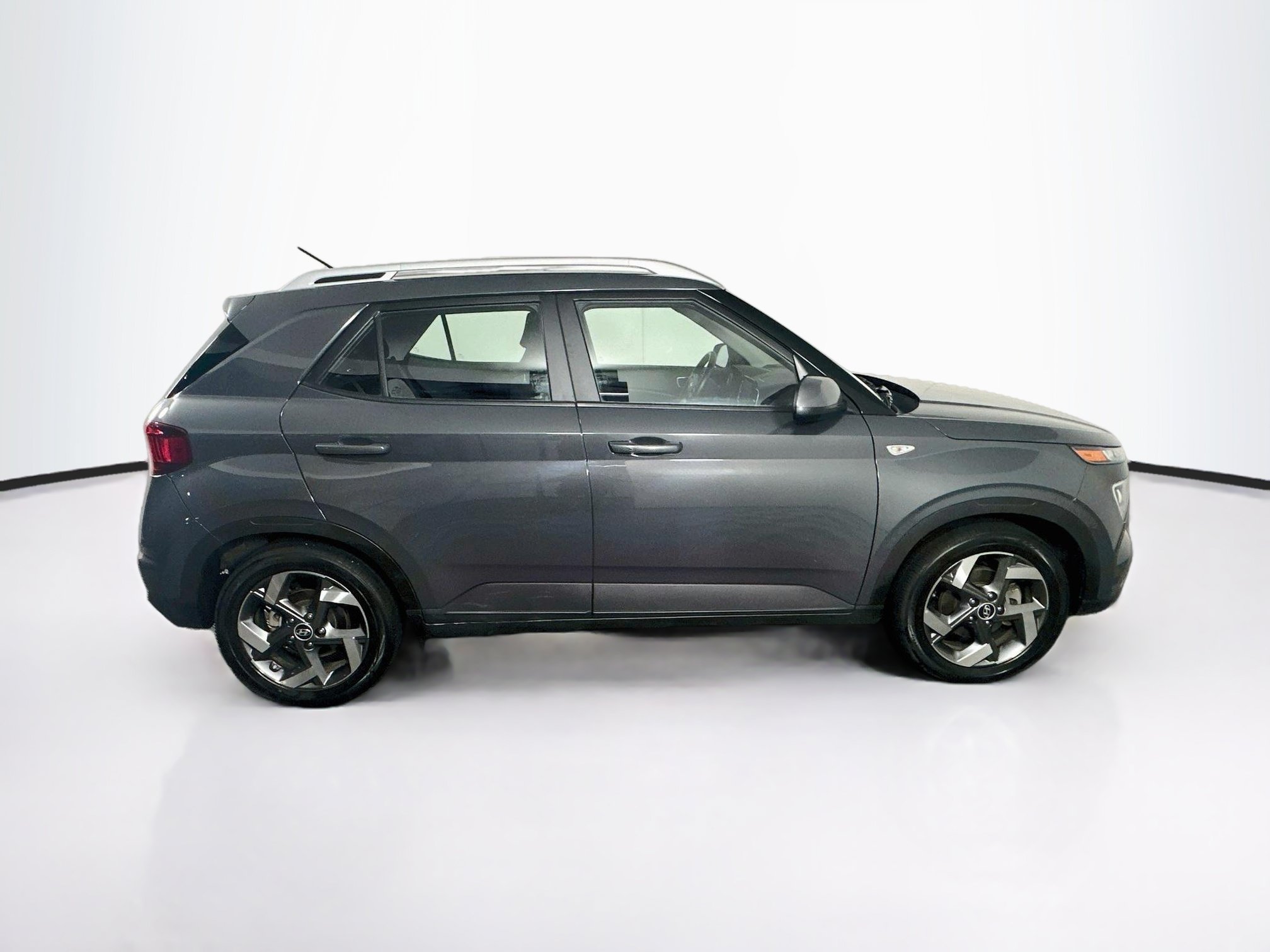 Used 2025 Hyundai Venue SEL FWD image 10