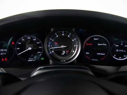 Certified 2024 Porsche 911 Carrera 4 image 24