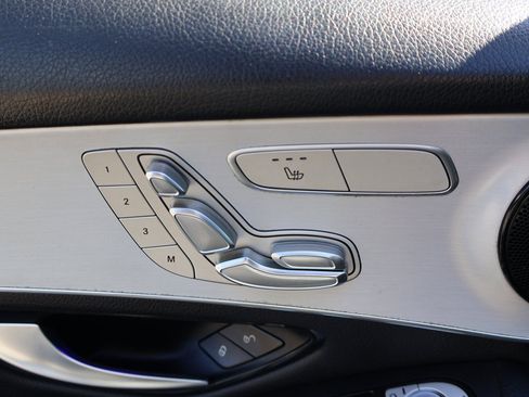 Used 2020 Mercedes-Benz GLC 300 GLC 300 w/ Premium Package image 32